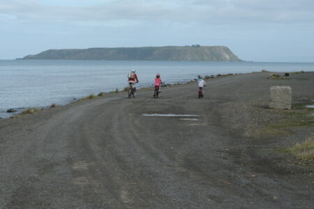Walking/cycle track around to old quarries